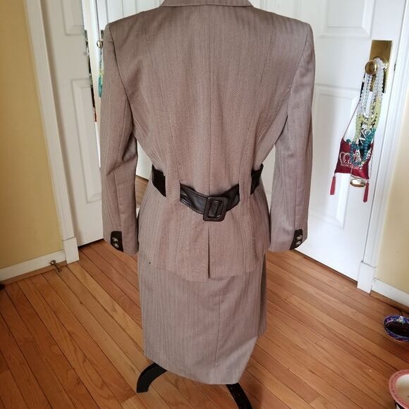 VIA SPIGA SUIT W/ FAUX LEATHER TRIM - Picture 4 of 8